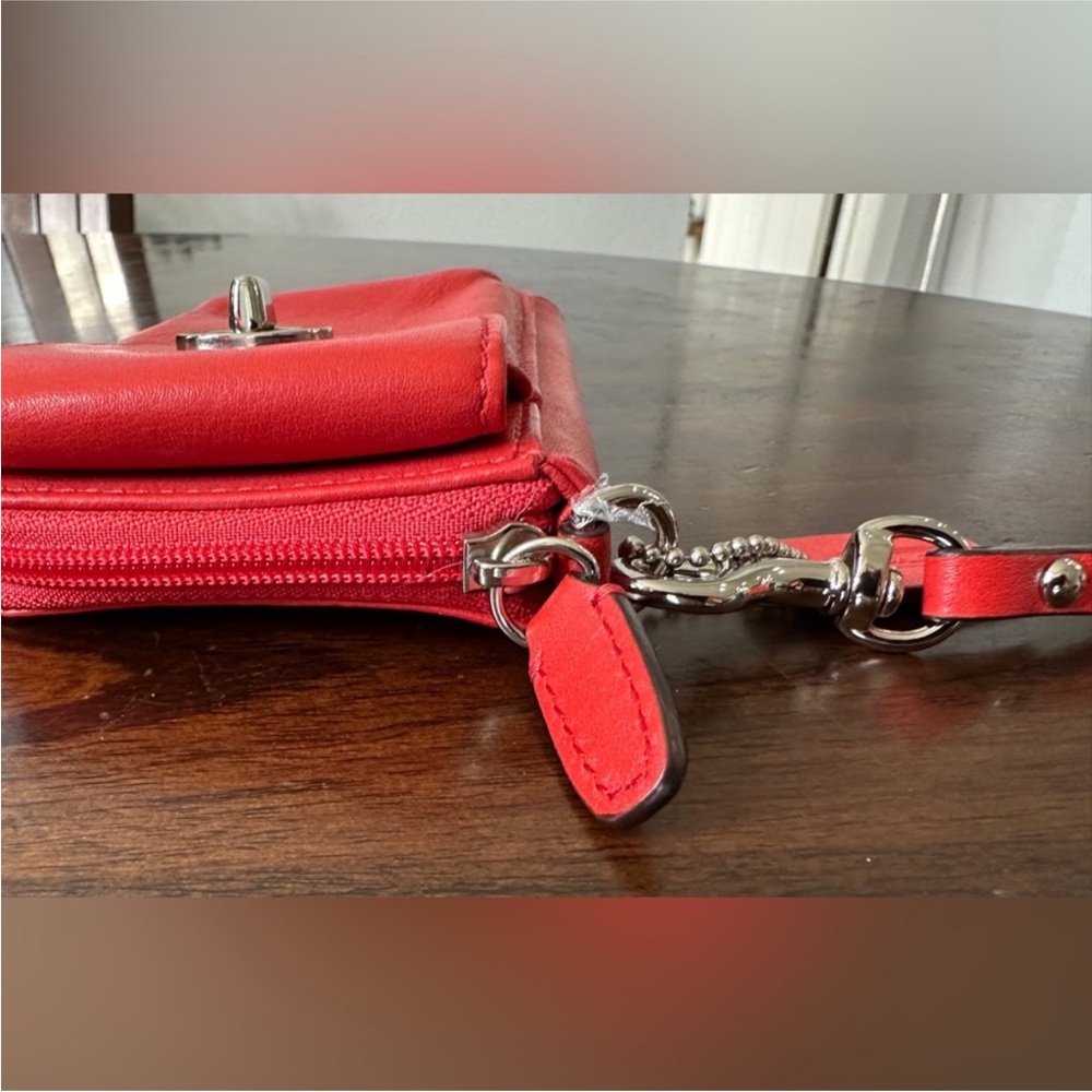 Coach Rare Vintage Campbell Red‎ Leather Universal Turn-Lock F50070 - Picture 8 of 15